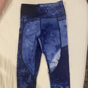 Zyia Blue and White Marbled Tie Dye Cropped Leggings Size 4